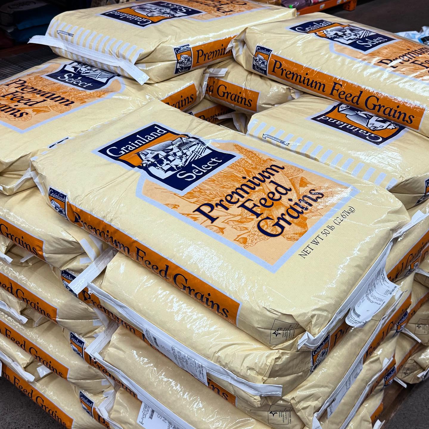 Purina Grainland Select Premium Cracked Corn Feed Grains - 50 lb Bag