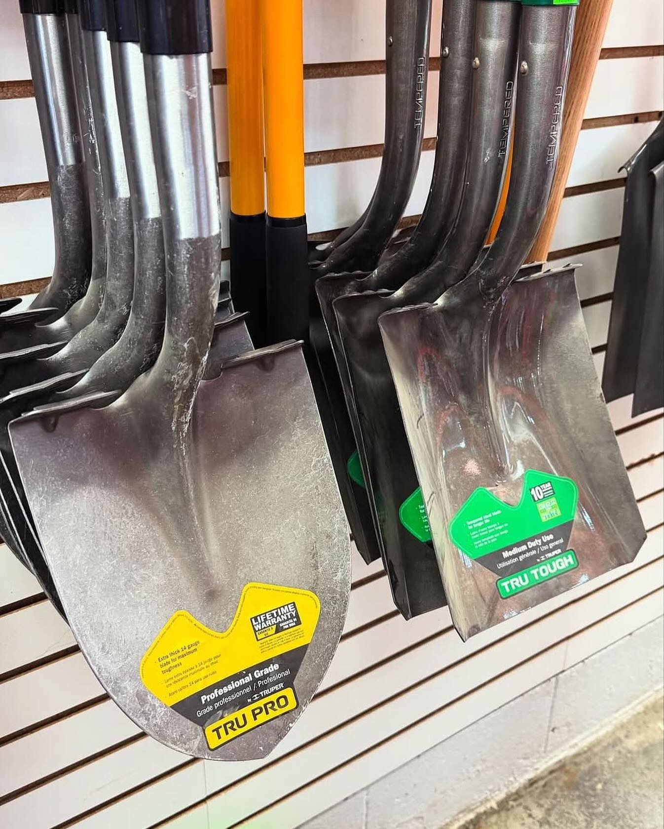 Redway Feed Heavy-Duty Round Point Shovel with Long Fiberglass Handle for Road Repair & Gardening